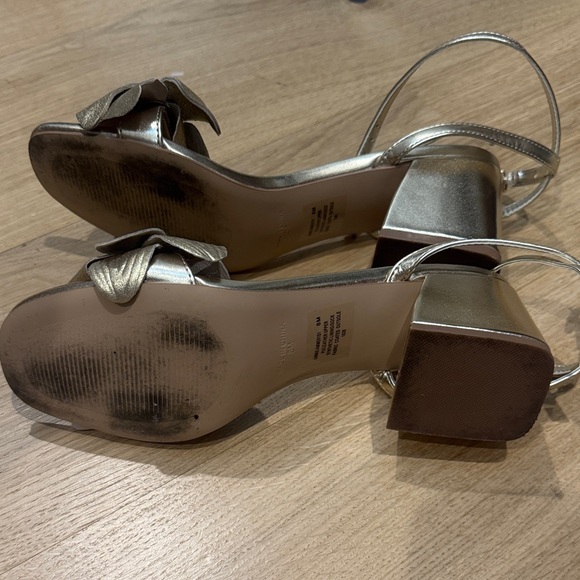 Steve Madden Metallic Gold Floral Heels - Picture 4 of 4